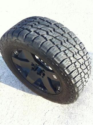 the old 305/55/20, 33 inch nitto terras