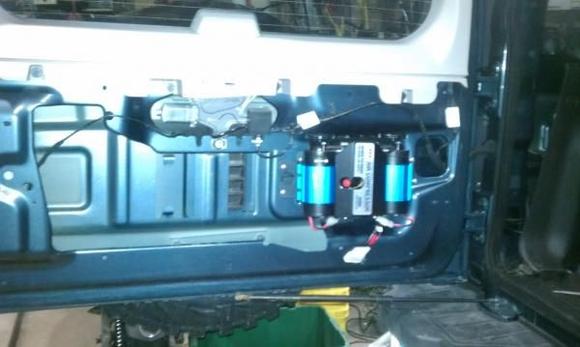 Arb Compressor being located in the rear door.