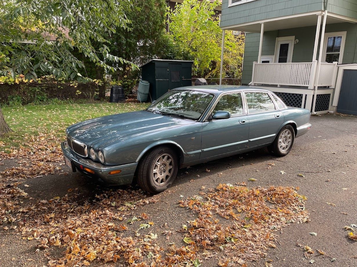 1998 Jaguar XJ8 - '98 XJ8 in great shape, 89k miles, Boston area - Used - VIN SAJHX124CWC823993 - 89,433 Miles - 8 cyl - 2WD - Automatic - Sedan - Blue - Arlington, MA 02474, United States