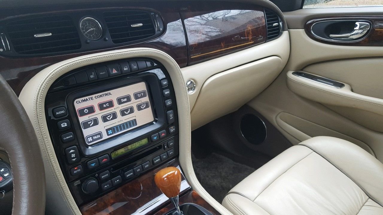 2005 Jaguar Vanden Plas - Under 48K Miles! 2005 Jaguar XJ8 L Vanden Plas - Used - VIN SAJWA82C05SG45258 - 47,989 Miles - 8 cyl - 2WD - Automatic - Sedan - White - Abilene, TX 79605, United States