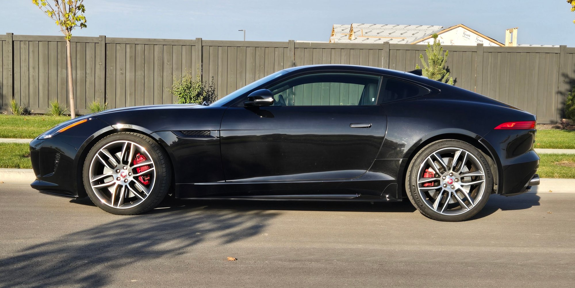 2016 Jaguar F-Type - 2016 Jaguar F-Type R - AWD - Low Miles - Used - VIN SAJWJ6DL9GMK33622 - 27,952 Miles - 8 cyl - AWD - Automatic - Coupe - Black - Meridian, ID 83646, United States