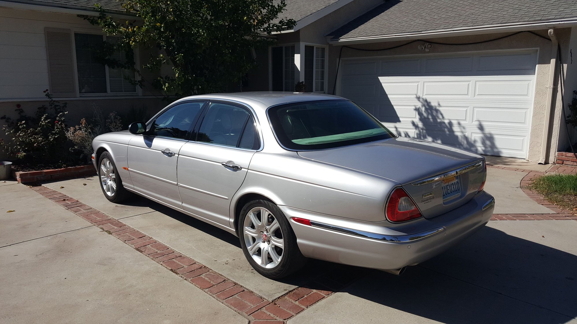 2004 Jaguar Vanden Plas - 2004 Jaguar XJ Vanden Plas Pampered and Well Maintained - Used - VIN SAJWA74C64SG22928 - 126,000 Miles - 8 cyl - 2WD - Automatic - Sedan - Silver - Winnetka, CA 91306, United States