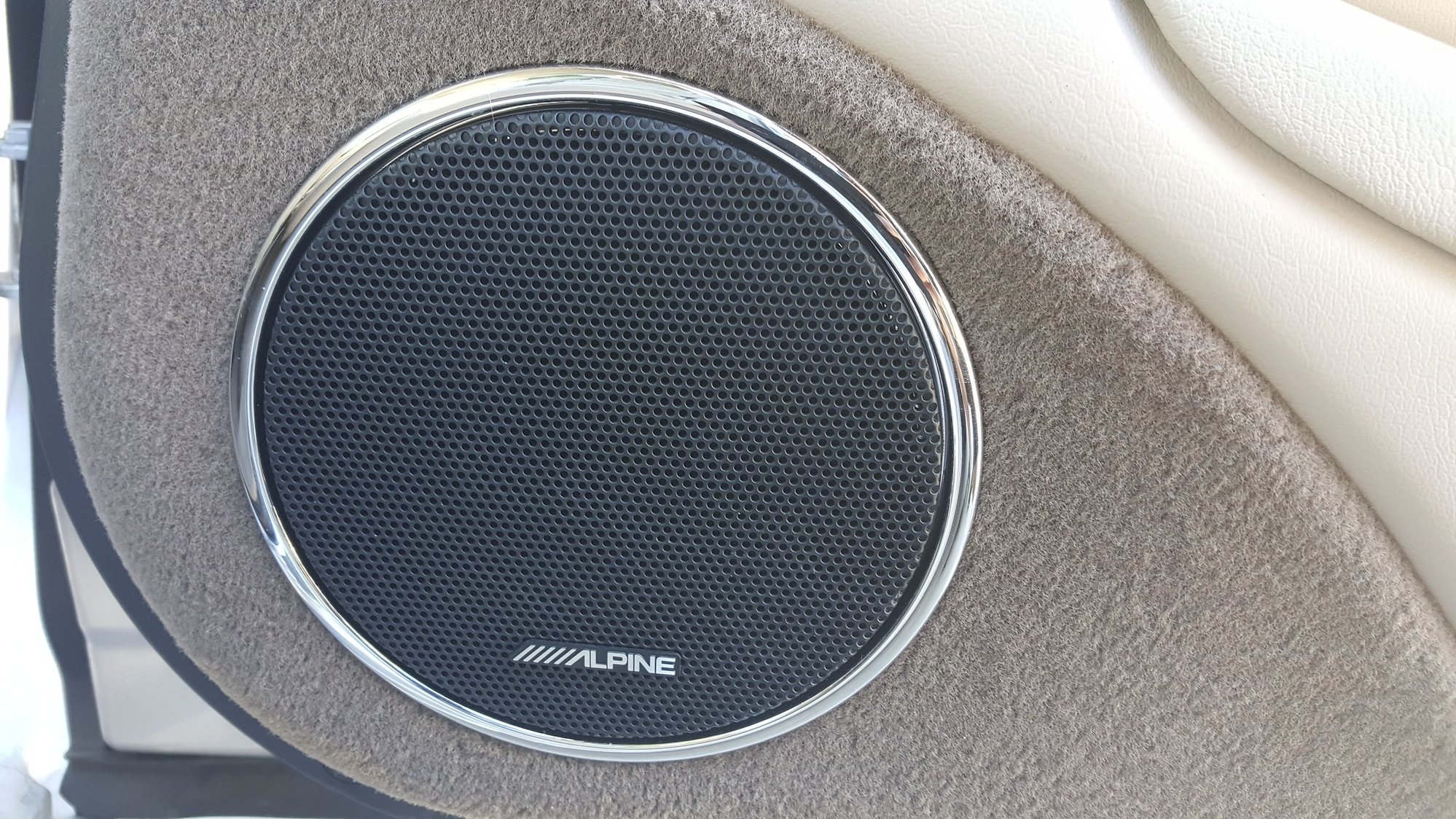 2004 Jaguar Vanden Plas - 2004 Jaguar XJ Vanden Plas Pampered and Well Maintained - Used - VIN SAJWA74C64SG22928 - 126,000 Miles - 8 cyl - 2WD - Automatic - Sedan - Silver - Winnetka, CA 91306, United States