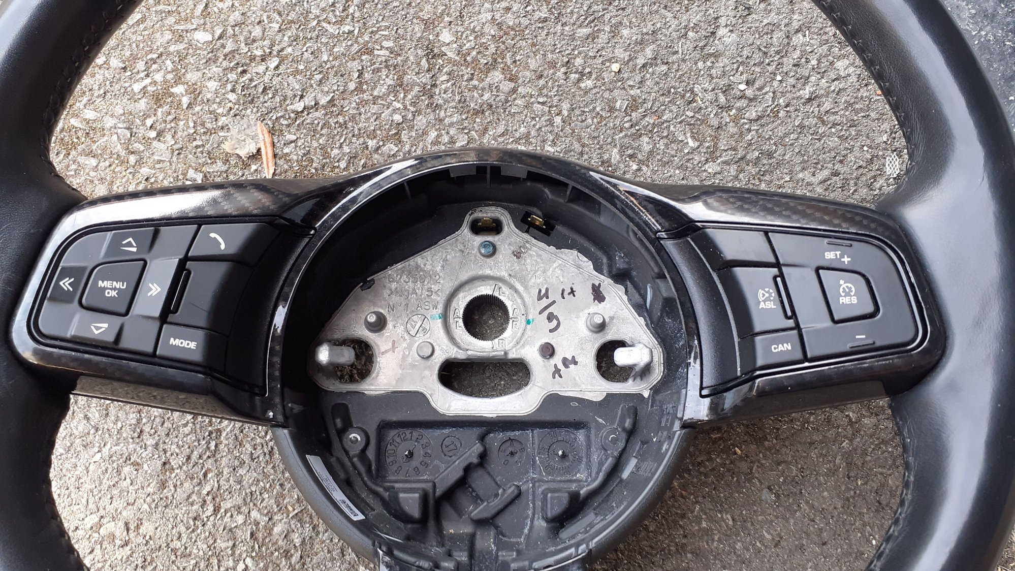 Steering/Suspension - Heated wheel with carbon hydrodipped trim - Used - All Years Jaguar F-Type - Washington, Pulborough RH, United Kingdom