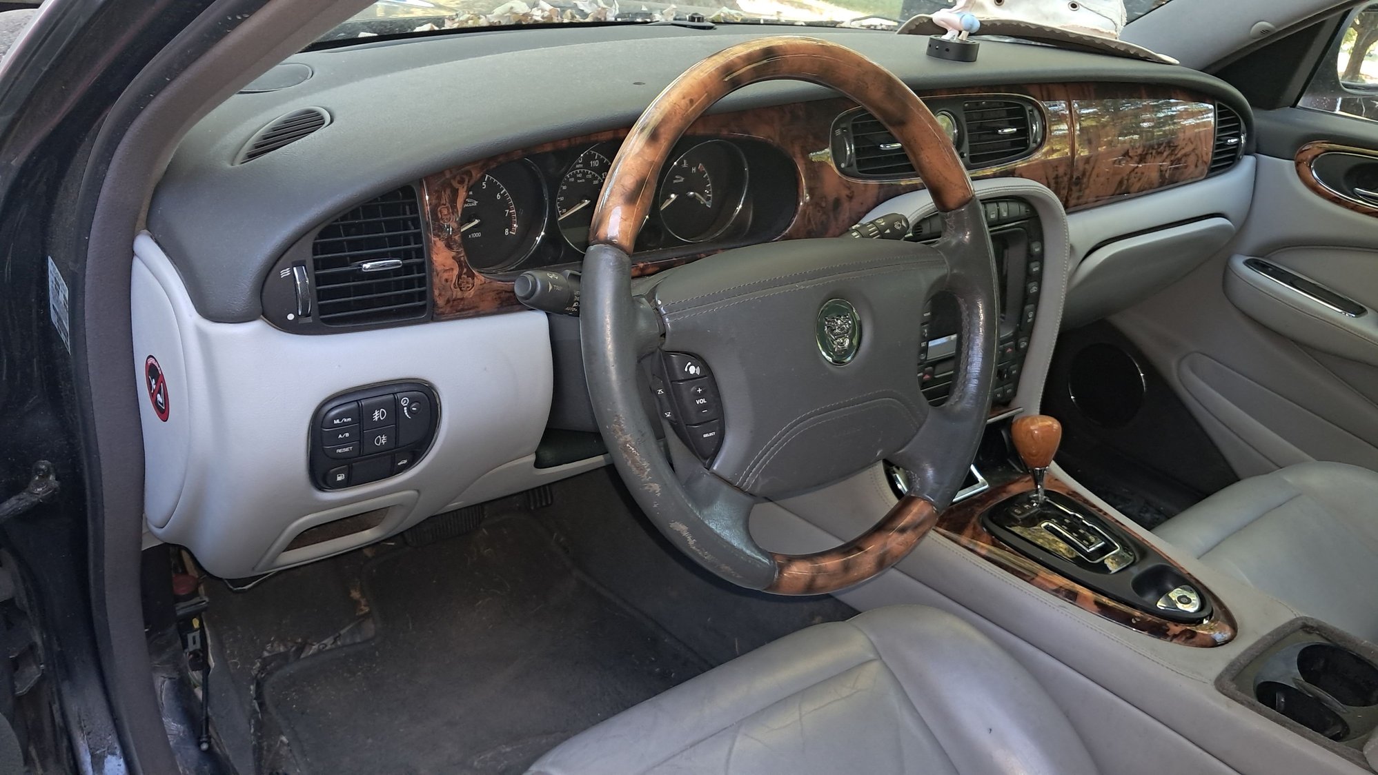2004 Jaguar XJ8 - 2004 JAGUAR XJ8 - needs repair or good parts car - Used - VIN SAJEA71C94SG09252 - 129,000 Miles - 8 cyl - 2WD - Automatic - Sedan - Black - Kappa, IL 61738, United States