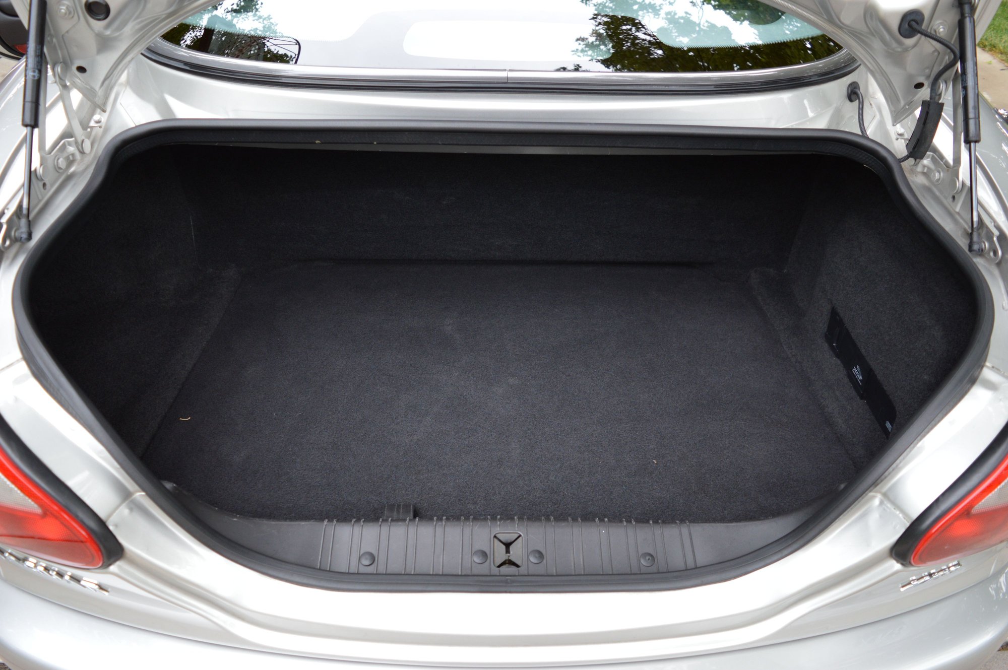 1998 Jaguar XK8 - 1998 Jaguar XK8 - Extensive Maintenance, Immaculate Interior - Used - VIN SAJGX5247WC026823 - 125,536 Miles - 8 cyl - 2WD - Automatic - Coupe - Silver - Wichita, KS 67226, United States