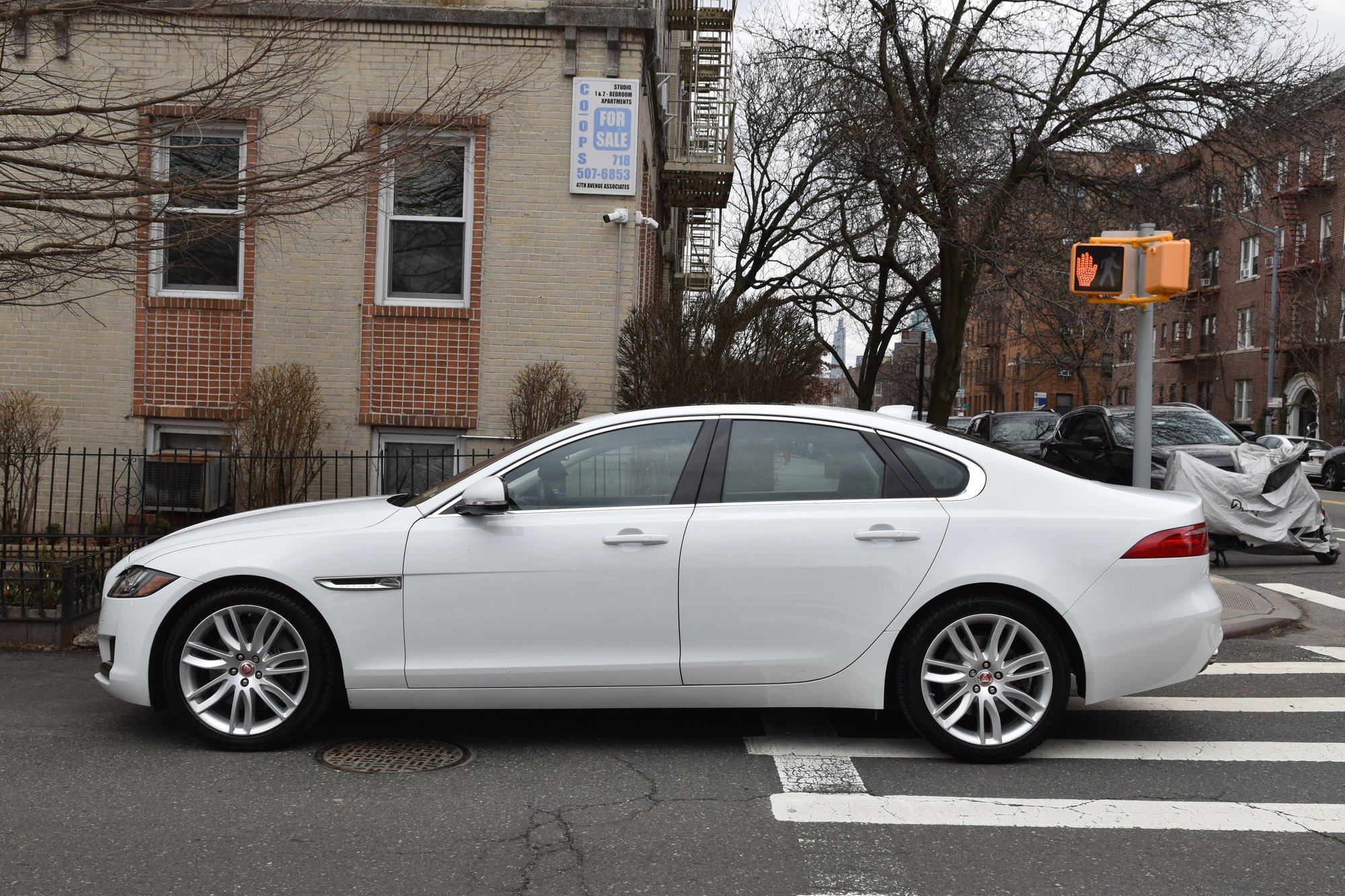 2017 Jaguar XF - 2017 XF in excellent condition - Used - VIN SAJBE4BV6HCY33727 - 65,000 Miles - 6 cyl - 2WD - Automatic - Sedan - White - Sunnyside, NY 11104, United States