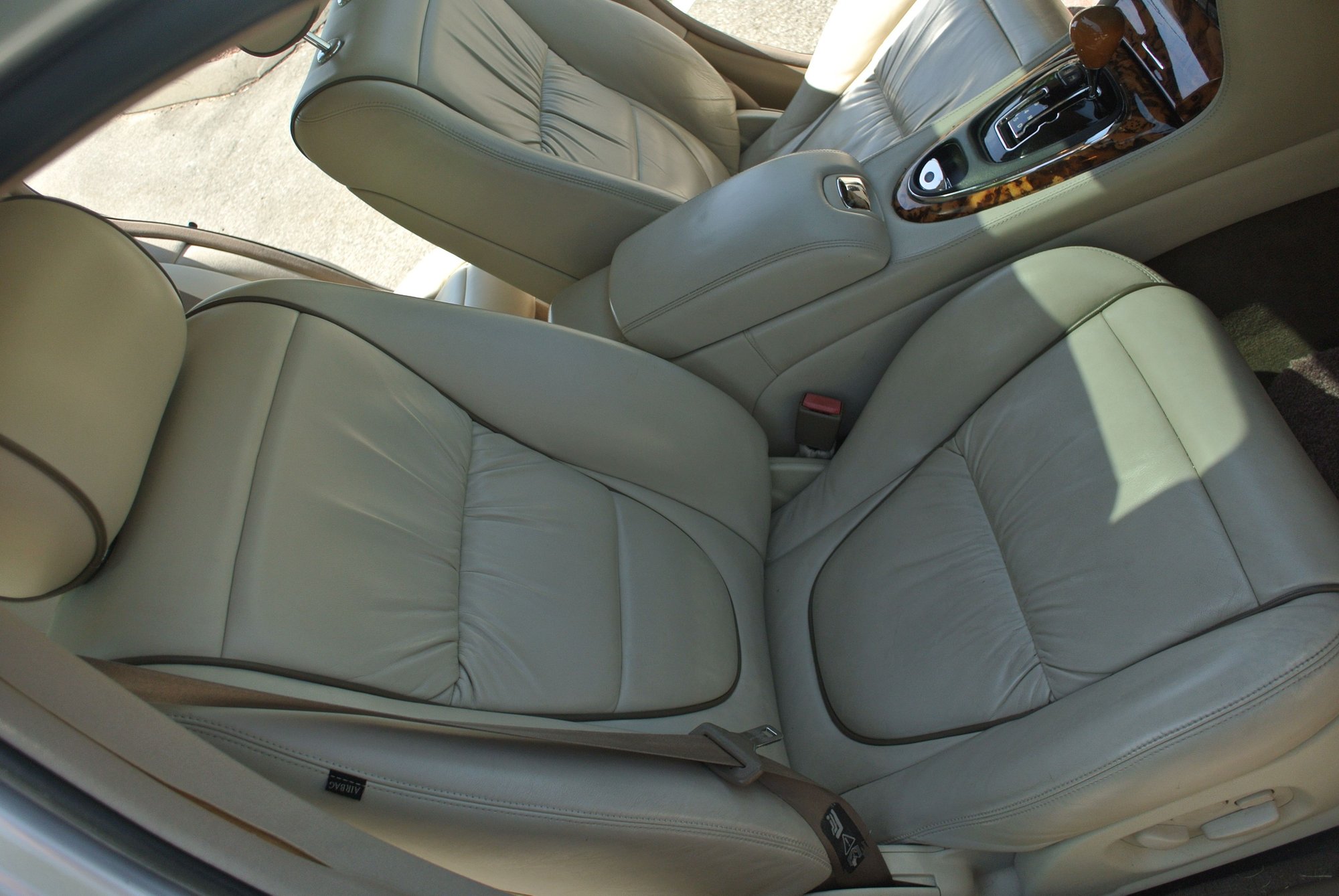 2004 Jaguar Vanden Plas - 2004 Jaguar Vanden Plas with fully fucntioning factory air-electronic suspension - Used - VIN SAJEA74C14SG11606 - 167,200 Miles - 8 cyl - 2WD - Automatic - Sedan - Silver - South Windsor, CT 06074, United States