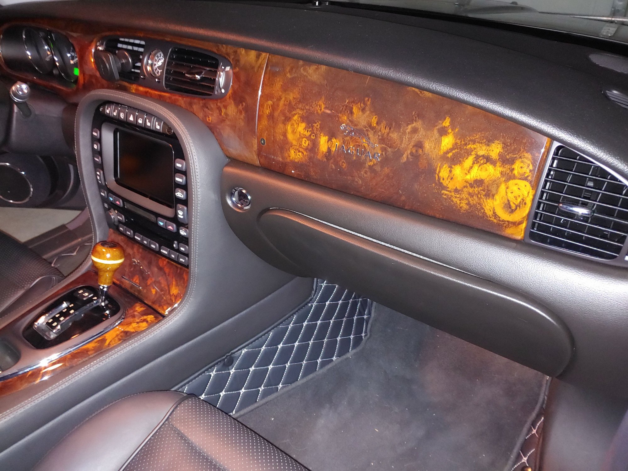 2008 Jaguar XJ8 - Super Clean 2008 XJ with Extras!! - Used - VIN SAJWA71B48SH28022 - 64,820 Miles - 8 cyl - 2WD - Automatic - Sedan - Gray - Severn, MD 21144, United States