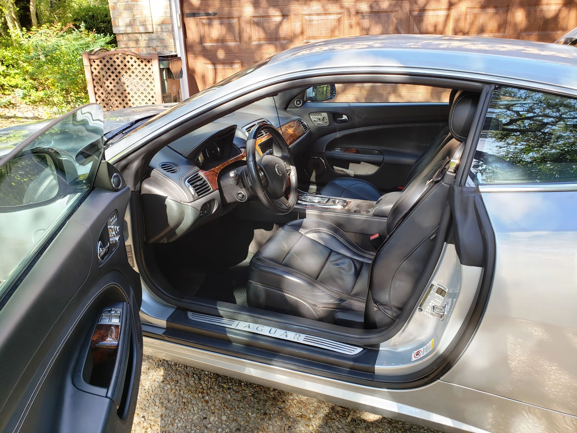 2010 Jaguar XKR - 2010 jaguar xk-r -- exceptional condition - Used - VIN SAJWA4DC4AMB37184 - 42,800 Miles - 8 cyl - 2WD - Automatic - Coupe - Silver - Austin, TX 78730, United States