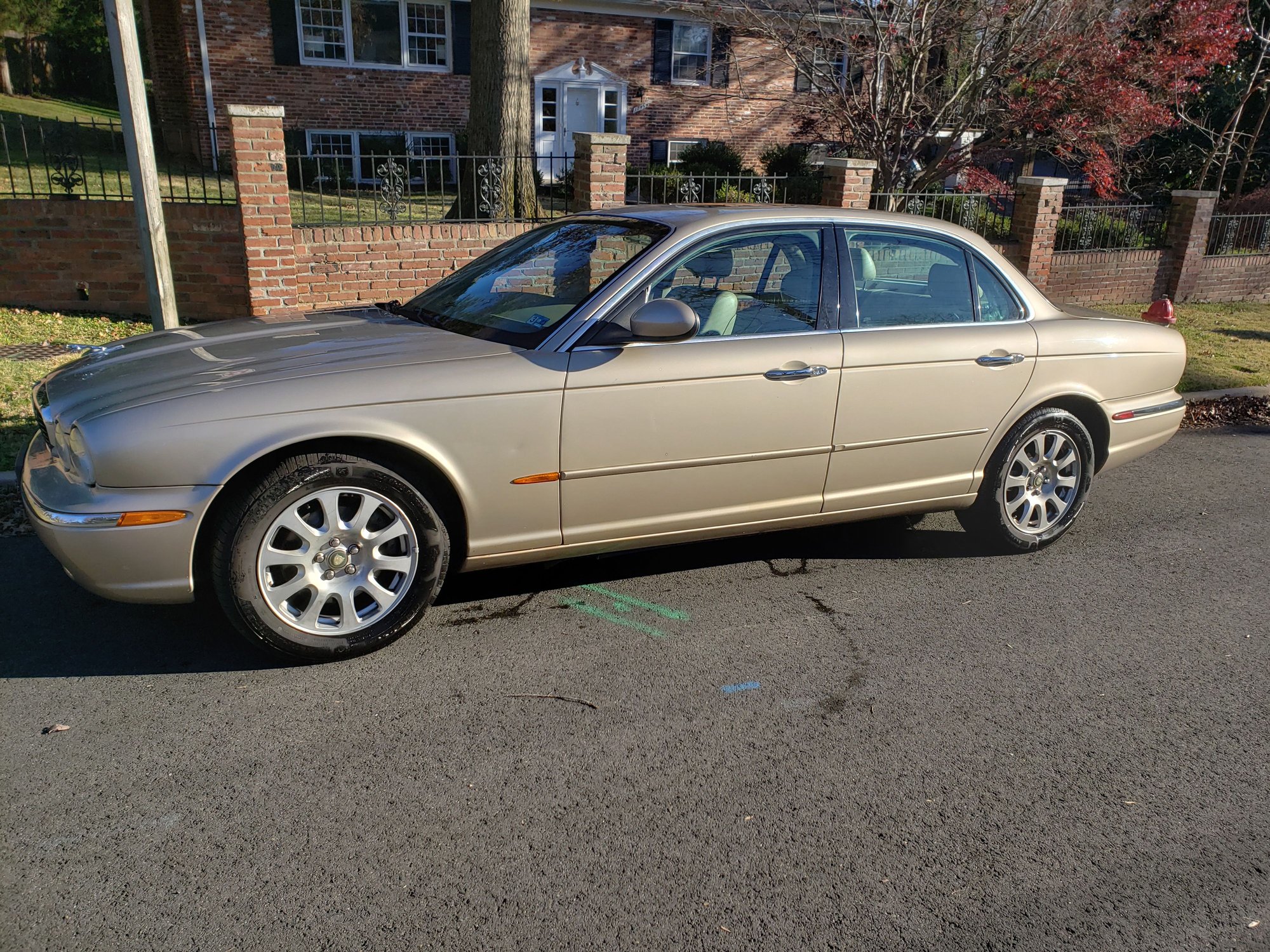 2004 Jaguar XJ8 - 2004 XJ8 for sale - Used - VIN SAJEA71C24SG11716 - 111,000 Miles - 8 cyl - 2WD - Automatic - Sedan - Gold - Mclean, VA 22101, United States