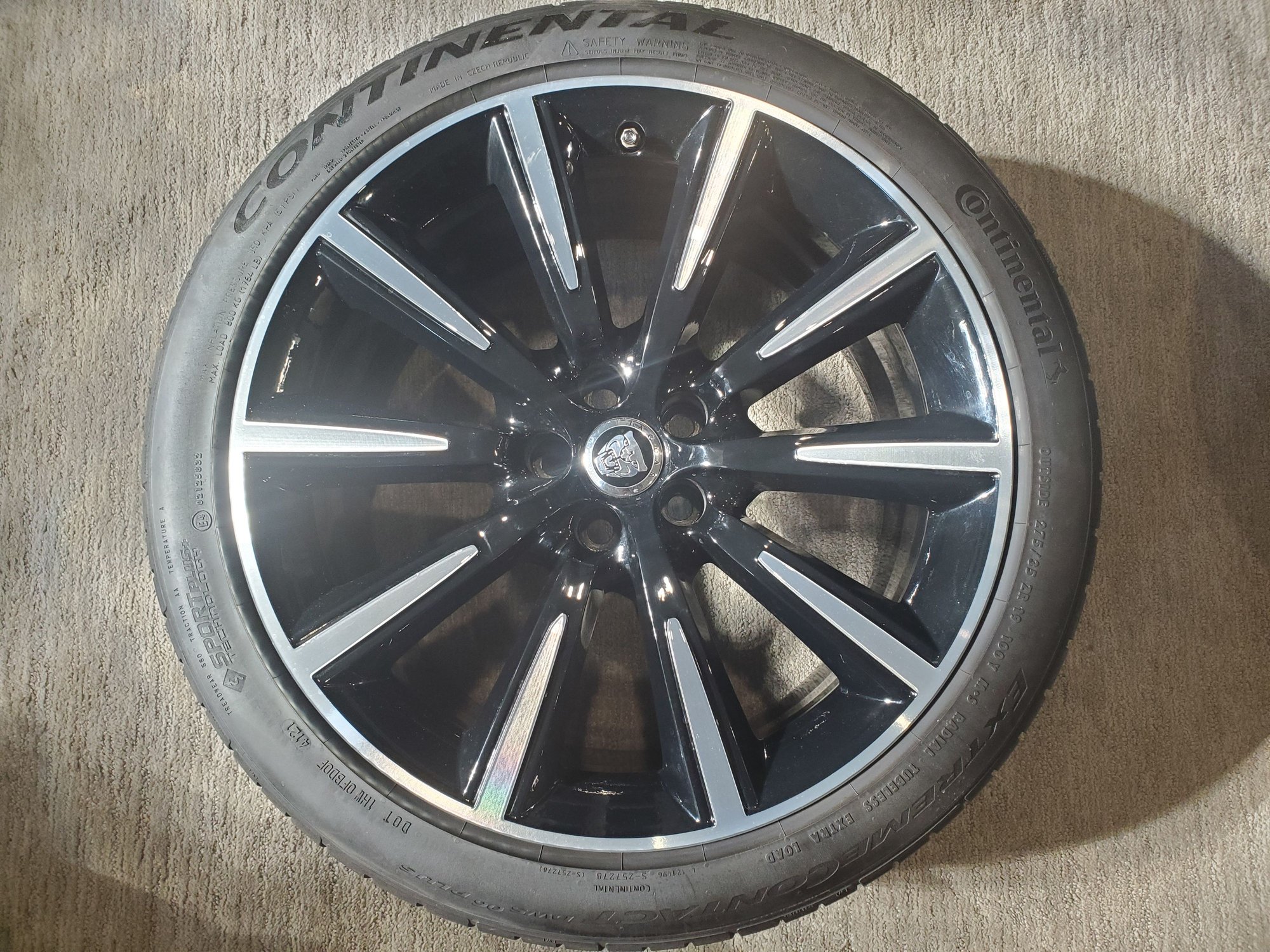 Wheels and Tires/Axles - 19" diamond cut f type orbit wheels tires with tpms - Used - 2014 to 2020 Jaguar F-Type - Chicago, IL 60631, United States