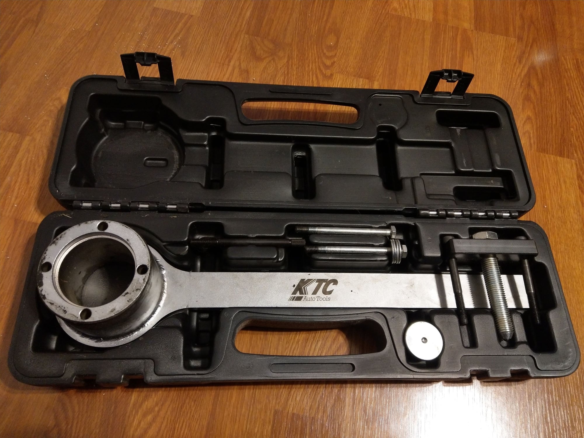 Miscellaneous - Crank pulley removal/installer tool set - Used - Lawrence, KS 66049, United States