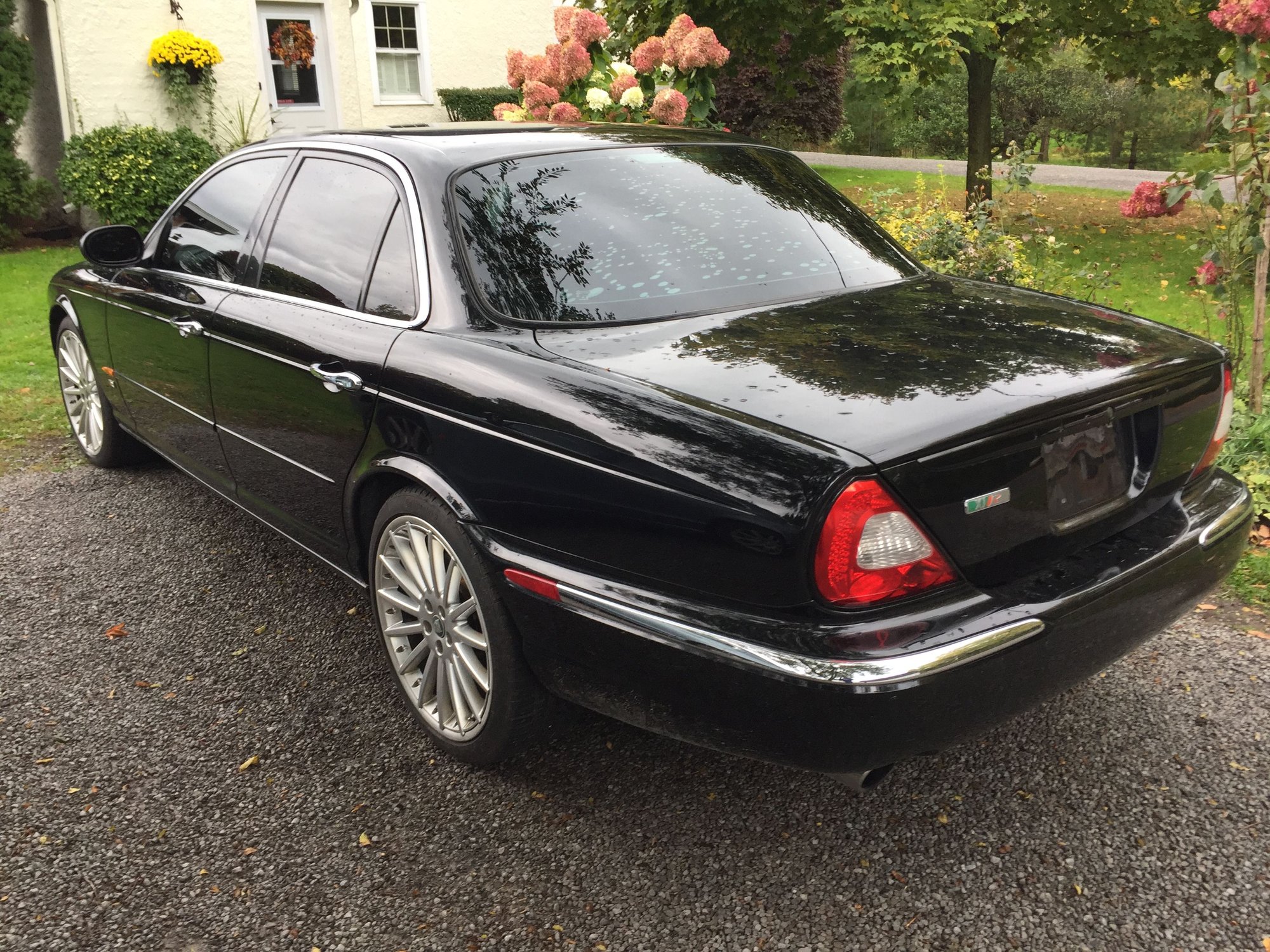 2005 Jaguar XJR - 2005 XJR  27,000 miles - Used - VIN SAJWA738115TG3662 - Niagara On The Lake, ON L0S1J0, Canada