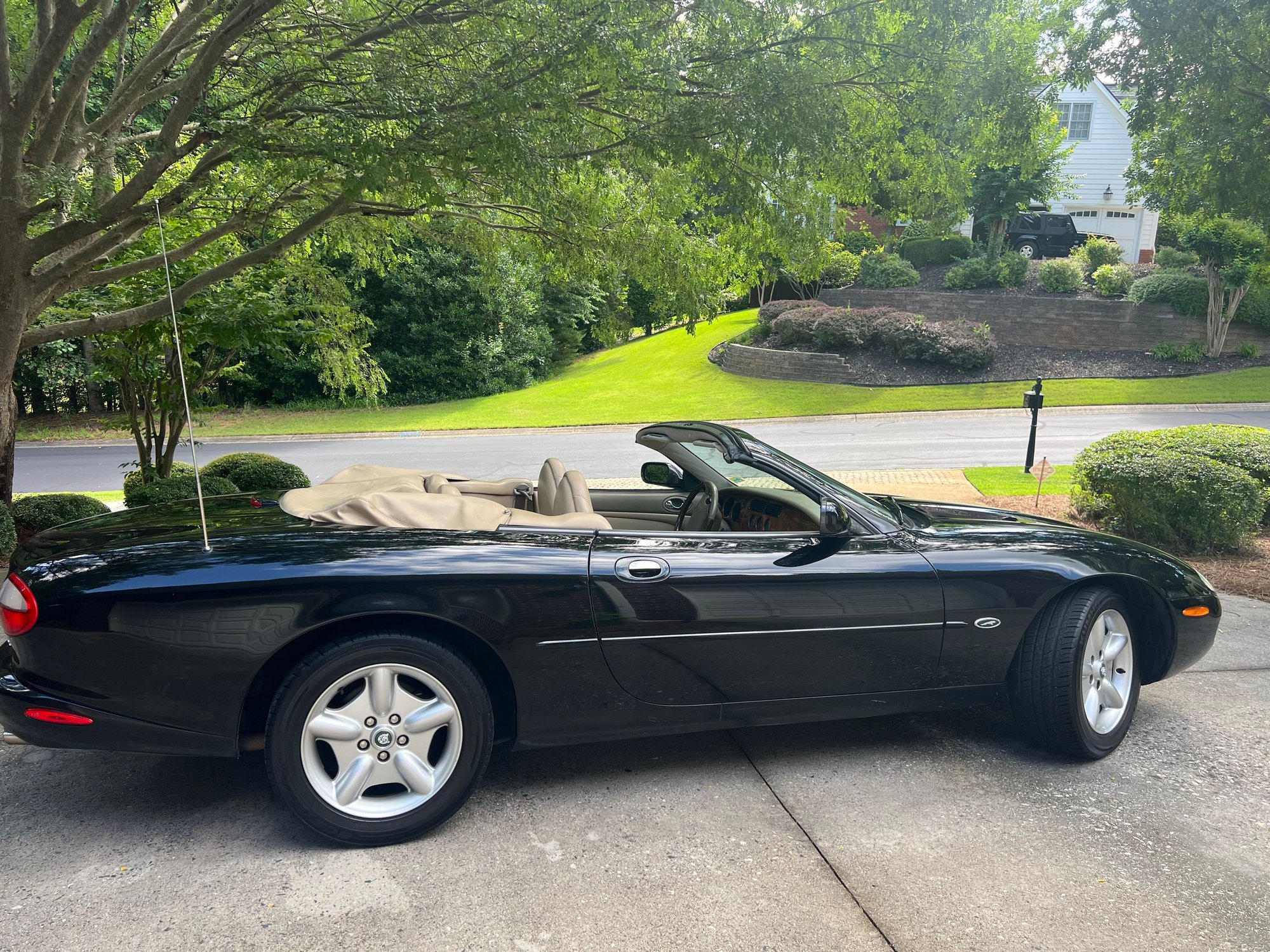 1999 Jaguar XK8 - Jaguar 1999 XK8 for sale - Used - VIN SAJGX2041XC040834 - 63,048 Miles - 8 cyl - 2WD - Automatic - Coupe - Black - Oakwood, GA 30566, United States