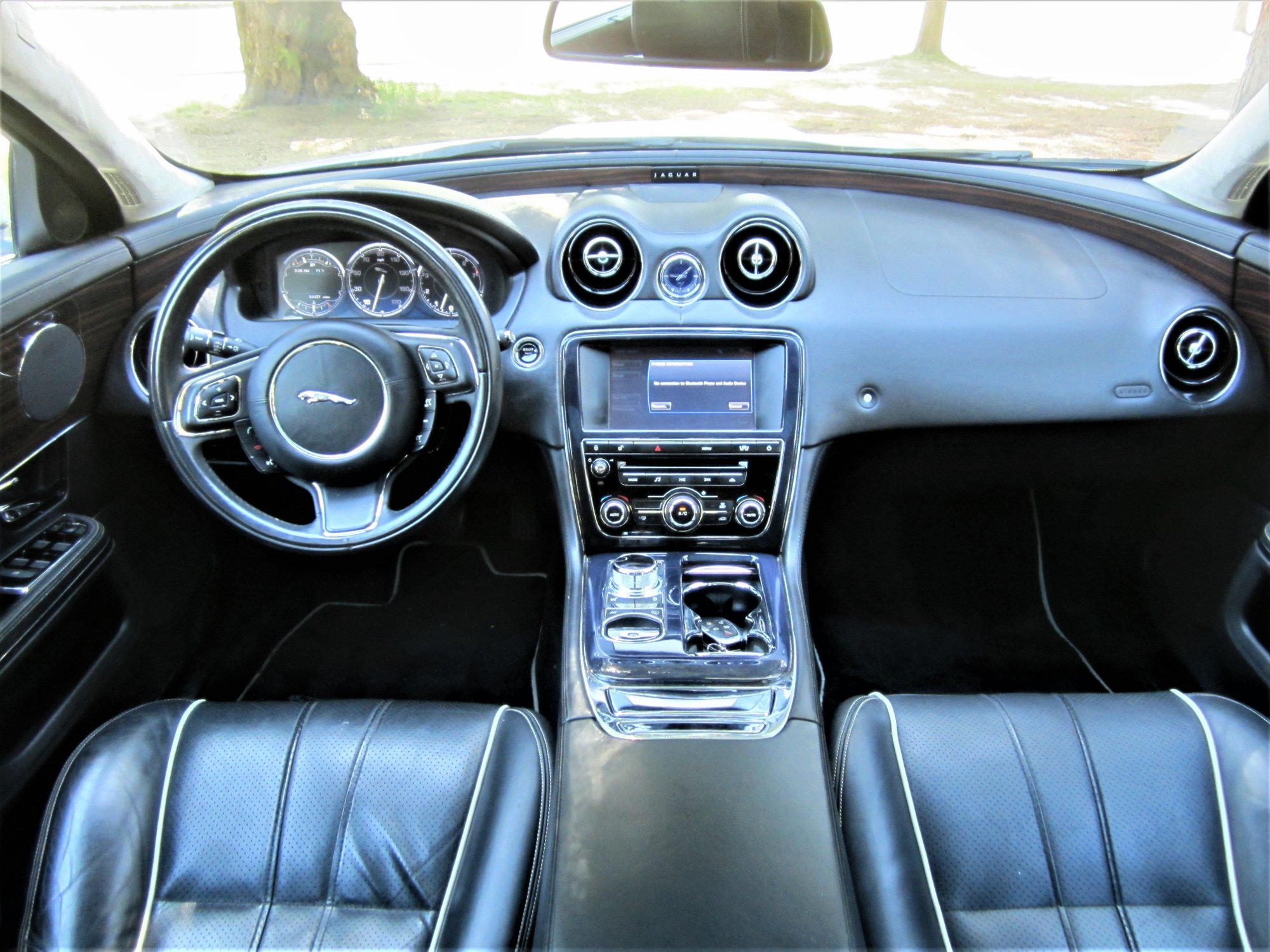 2011 Jaguar XJ - 2011 Jaguar XjL 5.0L Automatic 6 Speed RWD Low Mileage 55K Clean Tittle - Used - VIN SAJWA2GB7BLV01089 - 55,000 Miles - 8 cyl - 2WD - Automatic - Sedan - Other - Sun Valley, CA 91352, United States