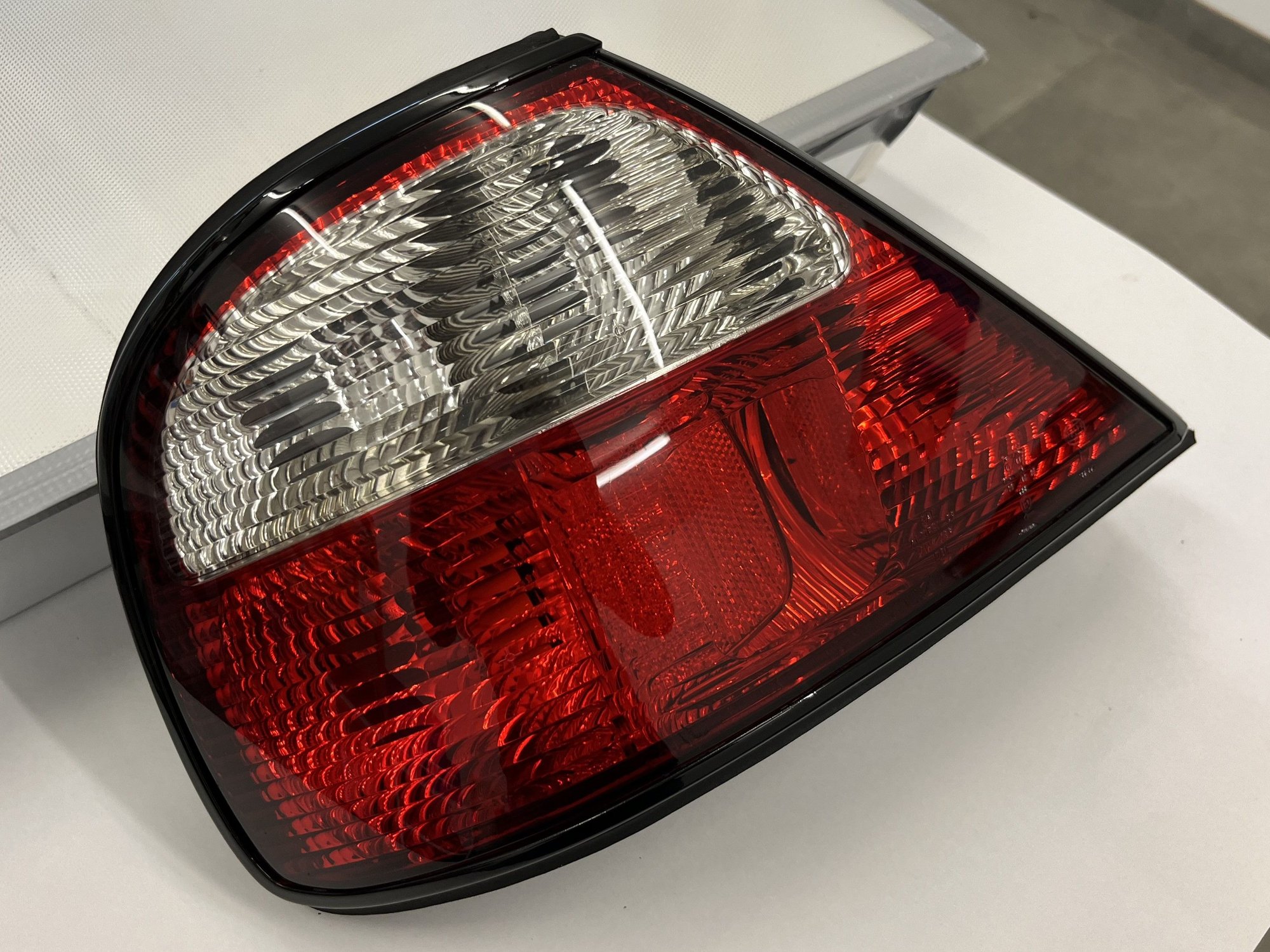 Lights - X308 XJ Taillight (left & right) - Used - 1998 to 2003 Jaguar XJ8 - Vienna, Austria
