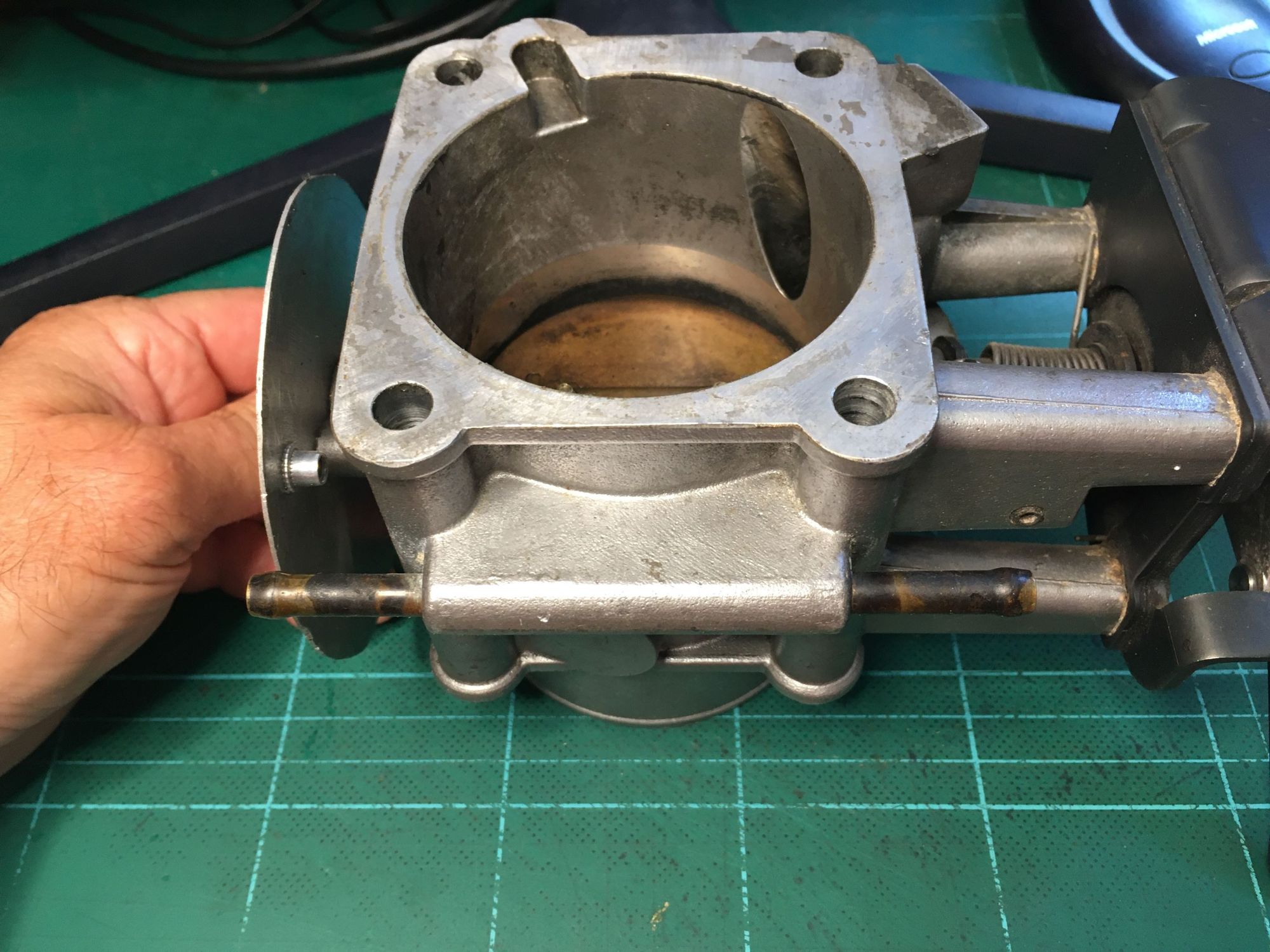 Here is the in and out for the coolant that is feed from the Octopus hose.