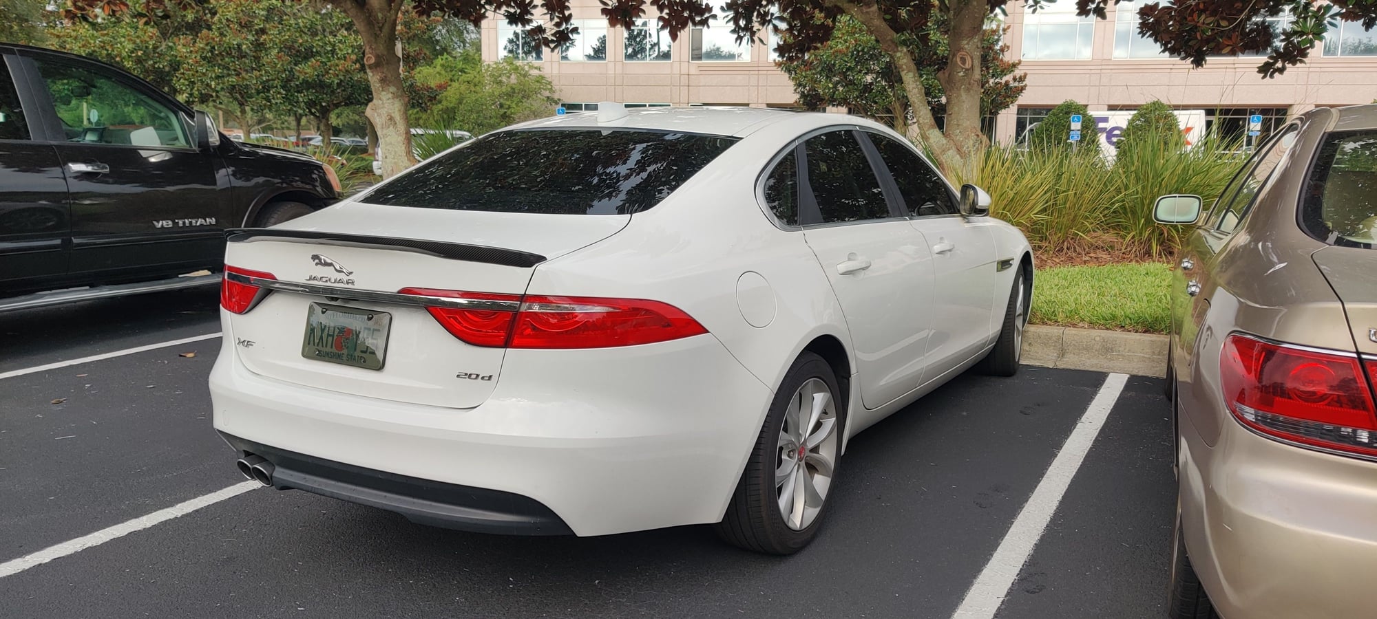 2017 Jaguar XF - 2017 XF 20d Premium - Used - VIN SAJBD4BN8HCY44618 - 71,000 Miles - 4 cyl - 2WD - Automatic - Sedan - White - Jacksonville, FL 32258, United States