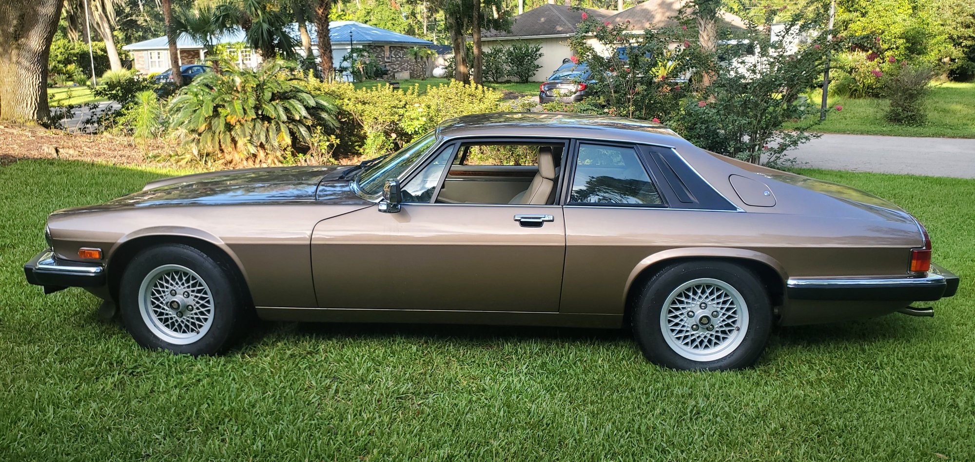 1988 Jaguar XJS - 1988 xjs coupe - Used - VIN SAJNL5845JC149538 - 60,000 Miles - 12 cyl - 2WD - Automatic - Coupe - Gold - Jacksonville, FL 32223, United States