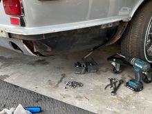 Replacing fuel tanks 