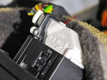 The connector uses a small white locking nub that must be pressed before the black lever can swing over to release it.
