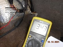 Voltage reading from ECU on the cut Y/W wire