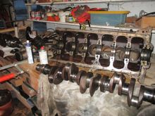 Crankshaft from the new engine in the front, new engine block behind it. STD, pistons are 0.20