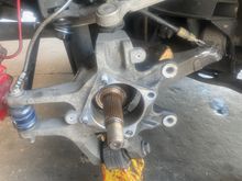 Murphy’s Law strikes!  Hub assembly doesn’t seem to fit.  Splines do not slide in… very tight fit, even with weighted hammer/mallet.  Fudge!  