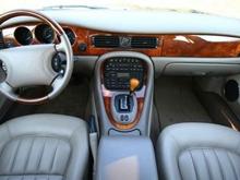 GB JaguarXJ3.2 int
