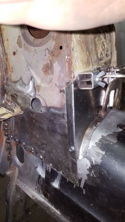 Fitting repair panel on b post