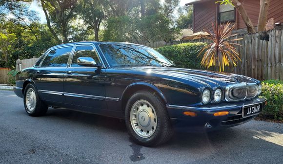 2000 XJ8L VP