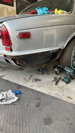 Replacing fuel tanks 