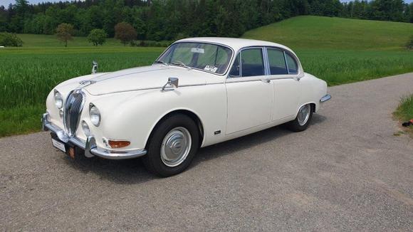 Wishing the last owner hadn't riveted the XJ6 Jaguar badges to the front wings. 