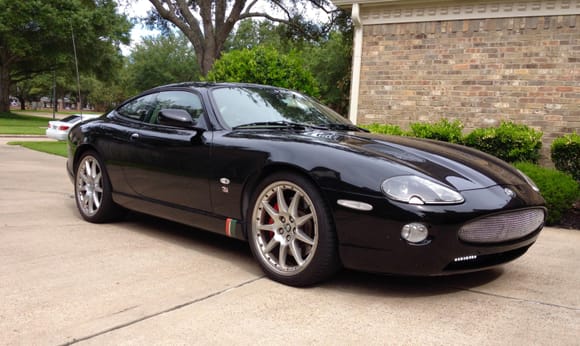 2005 XKR Coupe Ebony/ Ivory with 20" BBS Montreal Wheels and Clear Lens on the Marker Lights and Repeaters