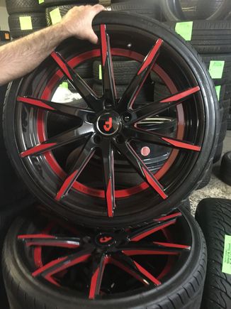1 piece wheel, used for 2 years on a Porsche and now sitting in a closet in the basement. He was just showing me the difference in the 1 piece versus the 3 piece because the price difference is crazy. What are your thoughts on this wheel (1 piece)? this wheel is extremely dirty, but would be gloss black and red, the middle would either be the same as the 3 piece or the red Jaguar logo.