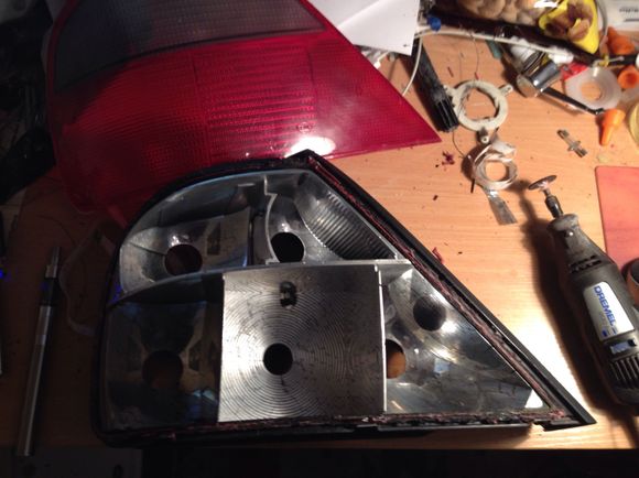 To open did end up using a dremel cutting disk, as they see, to be simply superglued together, and heat with a sharp knife did not work