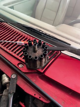 Old distributor cap off