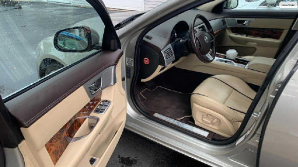 Portfolio interior, driver side.  Vent motors on a couple are weak, so I leave them open.  Stupid feature that is just another thing to break (which they did...)