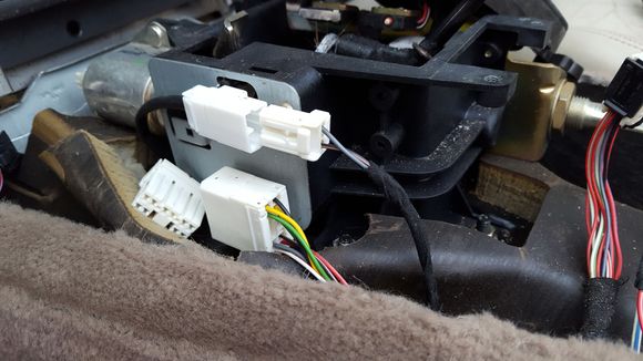 This is the connector to disconnect if you want to remove j gate.