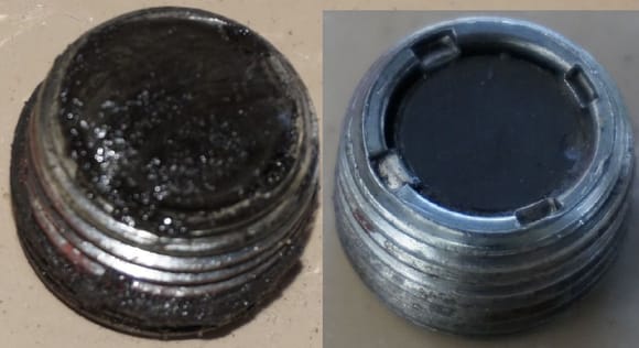 This is the filler plug: On the left before cleaning and on the right after cleaning. The magnet on there collects many metal particles.