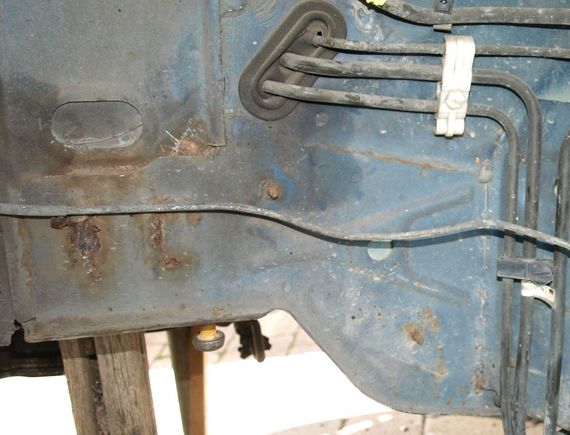Left side before cutting. Slight rust?
