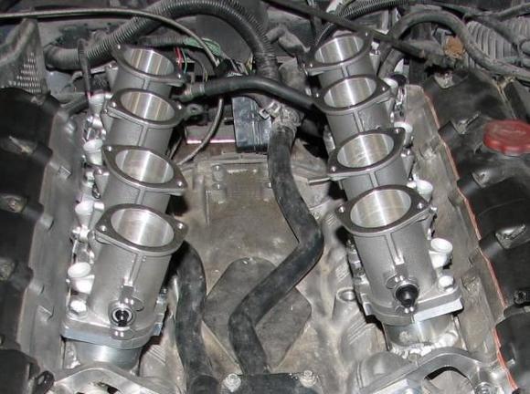 Manifold with throttle bodies