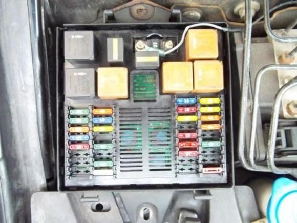front power distribution fuse box 01