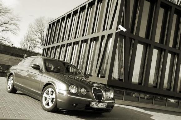 My father's 2004 S-type 2.7D Executive.