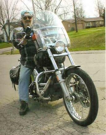Rick on '89 FXSTWG - hot lookin', but hurt my back to ride it on a raod trip.  Got it between my 1985 FXRT and my (current) 2002 FLSTS.