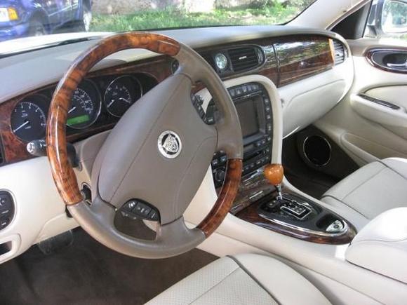 Jag XJ VDP 08 int f lt2