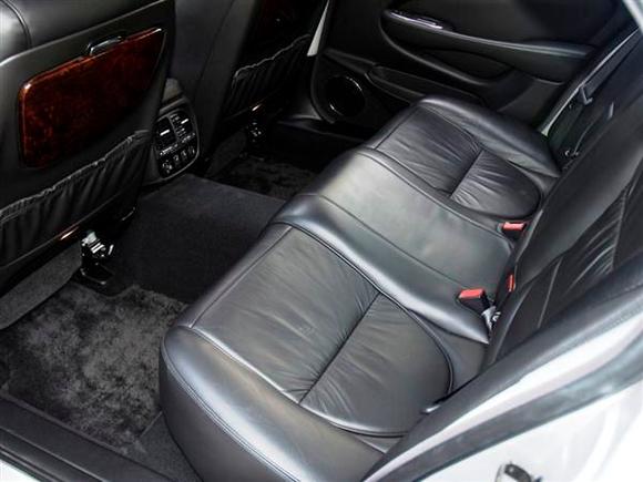 2005 XJ8 VDP Platinum/Black