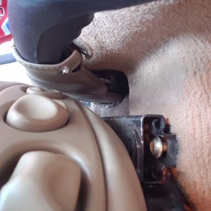 Although it looks accessible, the front seat screw is blocked by the rail overhead, 