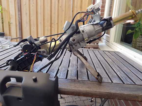 This is the side view (notice the 'bicycle brake' cable on the right bottom of the column)